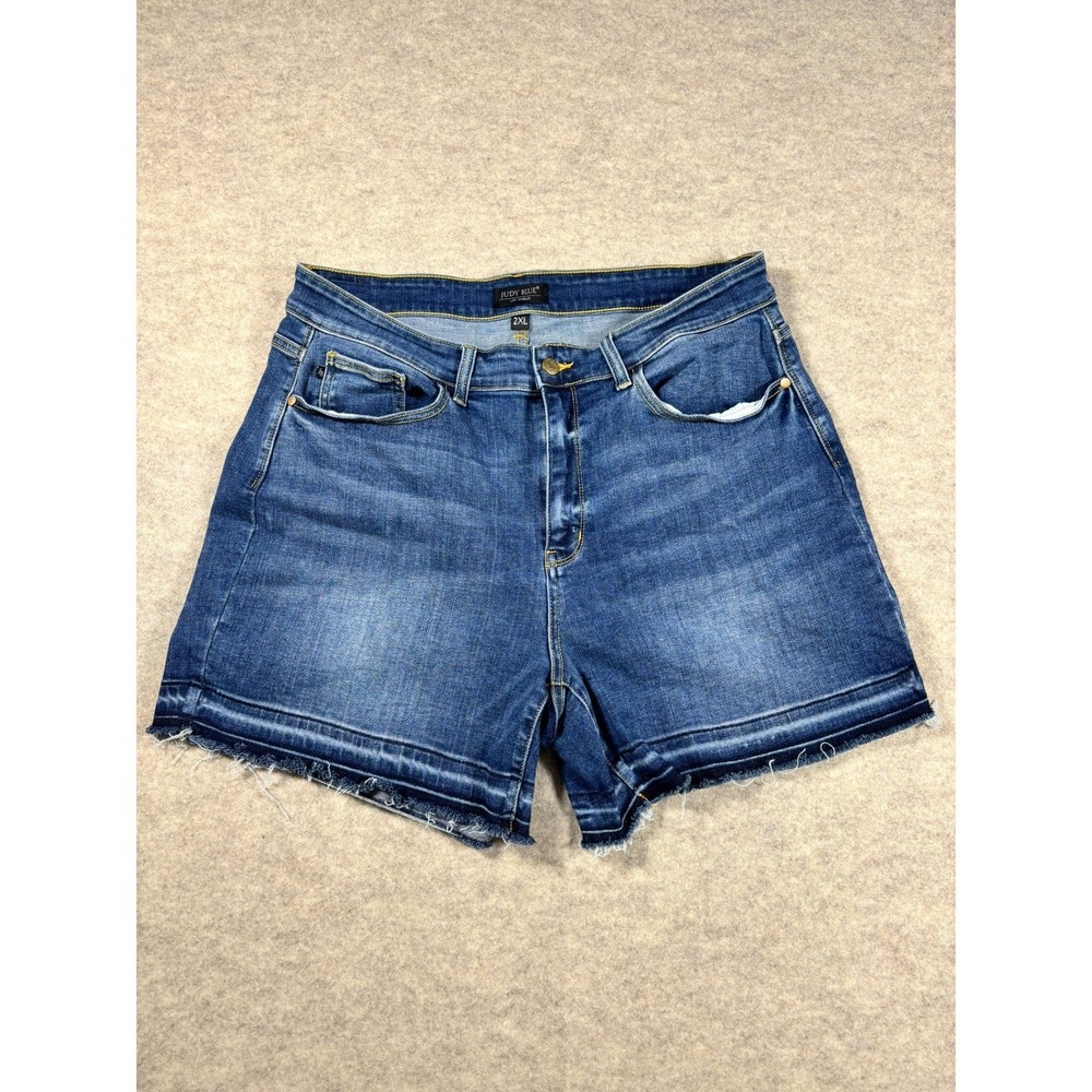 Judy Blue Women 2XL Medium Wash Raw Hem Denim Jean Shorts JB15268DK Stretch